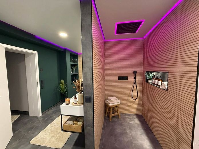 Casa a schiera terminale di lusso | 225 m² | Ristrutturata a nuovo nel 2025 | Classe A+ | FV + Swim Spa – Badezimmer EG