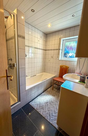 EFH mit Einlieger, Doppelgarage, Werkstatt, unverbaubarer Aussicht, Toplage u. Provisionsfrei – Bad EG