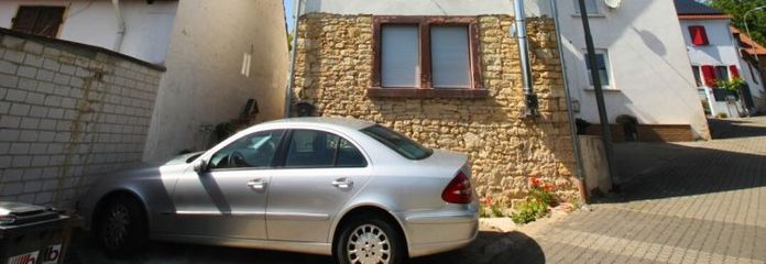 **OFFENES BIETERVERFAHREN! – Traumhaft saniertes Einfamilienhaus mit Kamin, Schreinerhalle & großem Potenzial**