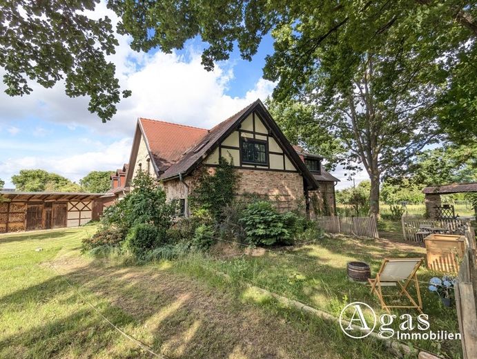 Großzügige Wohnung mit Wintergarten, Kamin und ca. 300 m² Garten – Anischt Haus