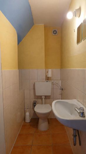Quiet house in Munich Pasing on a large plot – OG GästeWC