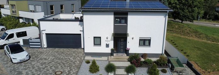 Wohlfühloase – modernes Einfamilienhaus mit Einliegerwohnung – Süd-Ost Ansicht