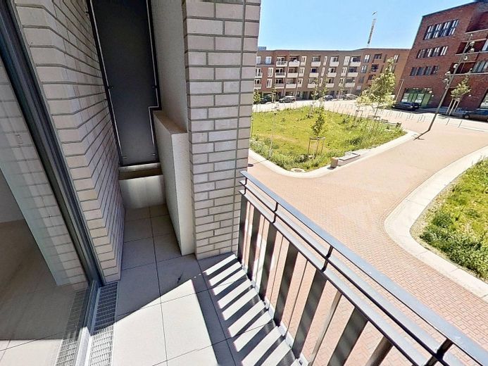 **PRIMERA OCUPACIÓN** Vivienda de 3 habitaciones adaptada para silla de ruedas con COCINA INTEGRADA y LOGGIA – Ansicht II: Balkon