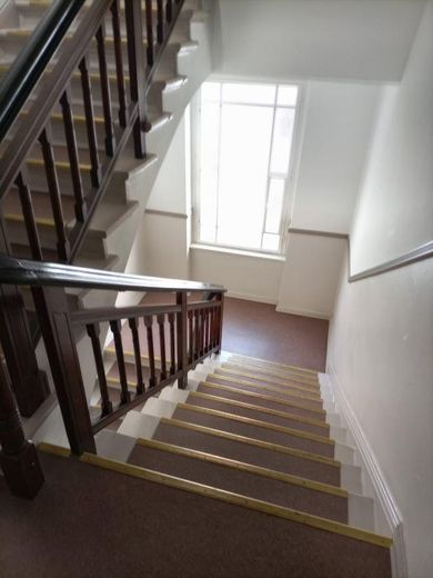 Charmante Altbauwohnung       nahe Schloss Charlottenburg, sofort bezugsfrei, von Privat – Treppenhaus