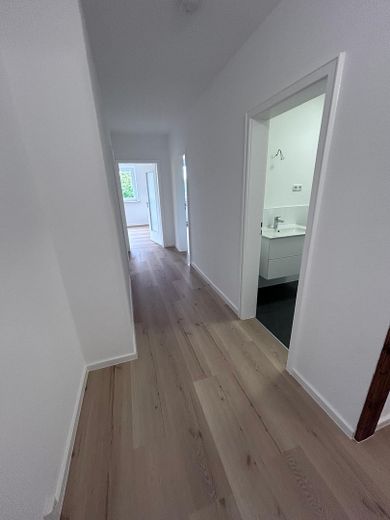 Recent gerenoveerde 3-kamerwoning van 76 m² in Germering – Flur