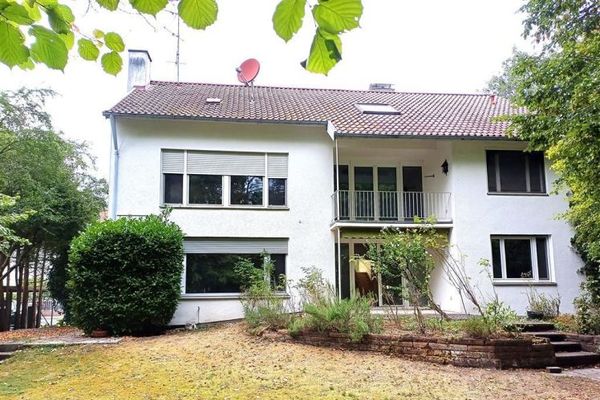 Einmalig! 2-Fam.Haus mit Idyllischem Grundstück, renov.bedürftig, begehrte ruhige Wohnlage