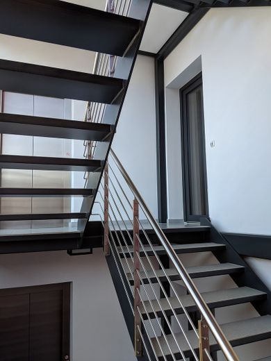 Barrierefreie Wohnung im Passivhaus – Treppenhaus