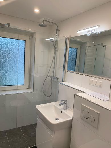فرانكفورت نوردِند - شقة مفروشة من 3 غرف، 65م2 + 10م2 /السكن المشترك ممكن – Badezimmer / Bath