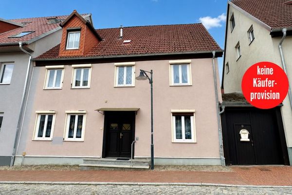 HORN IMMOBILIEN ++ Reihenmittelhaus in Burg Stargard, zentrale Lage