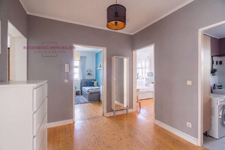 Denkmalgeschützte 4-Zimmer-Wohnung in gefragter Lage – Immobilie in Leipzig zu verkaufen_4 Raumwohnung_Rosenberg Immobilien Leipzig_Flur