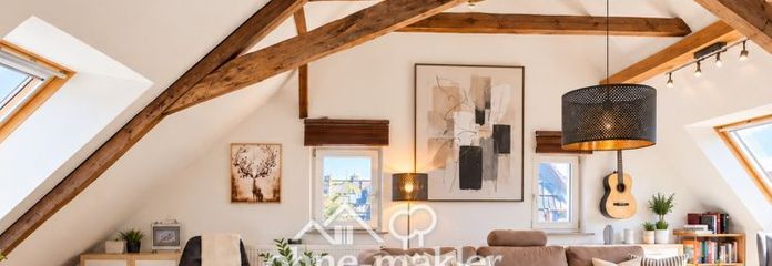 Toplage, helles Dachgeschoss mit Südbalkon und Einbauküche!