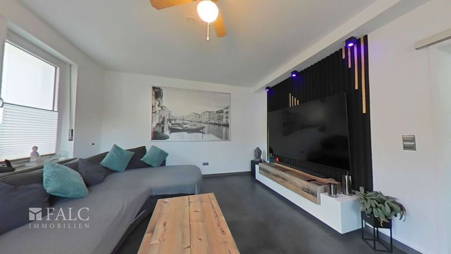 Großzügiges Einfamilienhaus mit viel Platz in Leutesdorf – Wohnzimmer