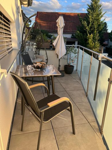 Exklusive 2,5 Zimmer Wohnung mit Aufzug, Niedrigenergiehaus mit PV Mieterstrom – Balkonbereich