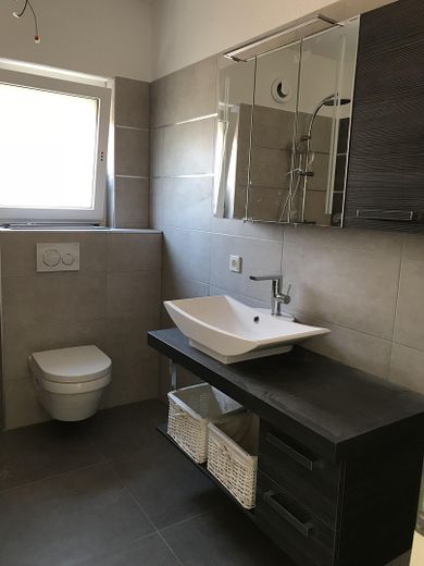 VIVIENDA CONSCIENTE DE LA ENERGÍA: A+ Amplio chalet adosado en Ludwigshafen ¡SIN COMISIÓN DE AGENCIA! – Bad II