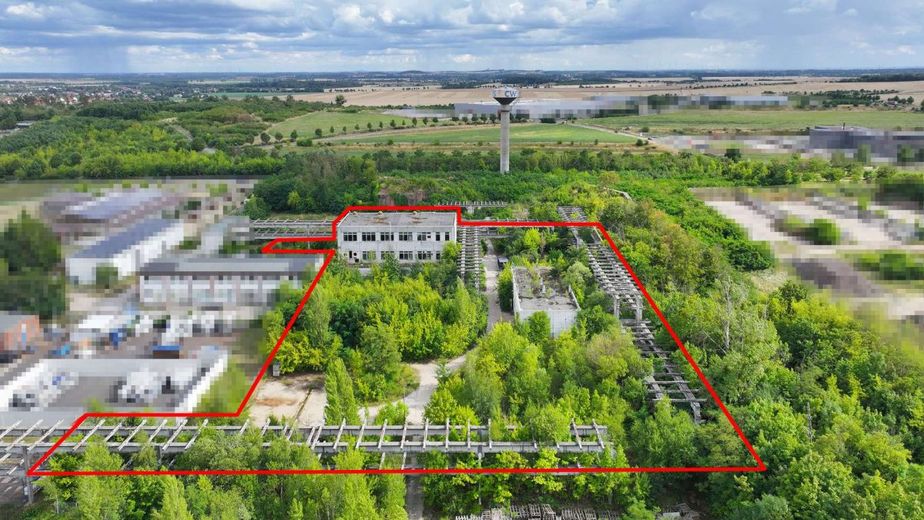 Provisionsfrei! Bei Magdeburg: Halle + 3 geschossiges Funktionsgebäude auf 9954m² in Schönebeck – Noerdliches Luftbild