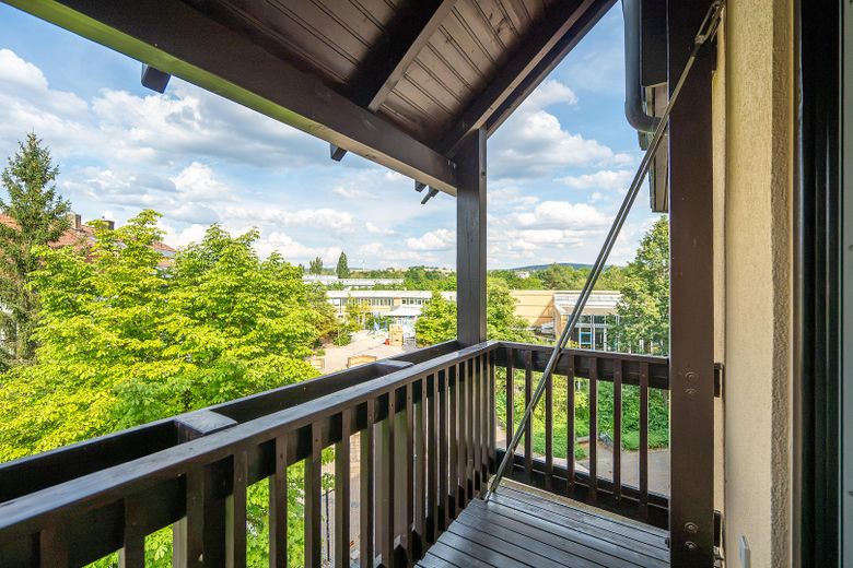 Lichtdurchfluteter Wohnkomfort in Uni-Bestlage – 90 m² mit 3 Balkonen & TG-Stellplatz – Blick Balkon