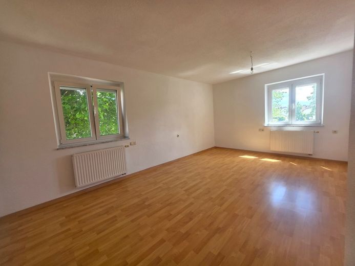 Großzügige 3-Zimmer-Wohnung mit zwei Balkonen und Keller in attraktiver Lage – Schlafzimmer 1