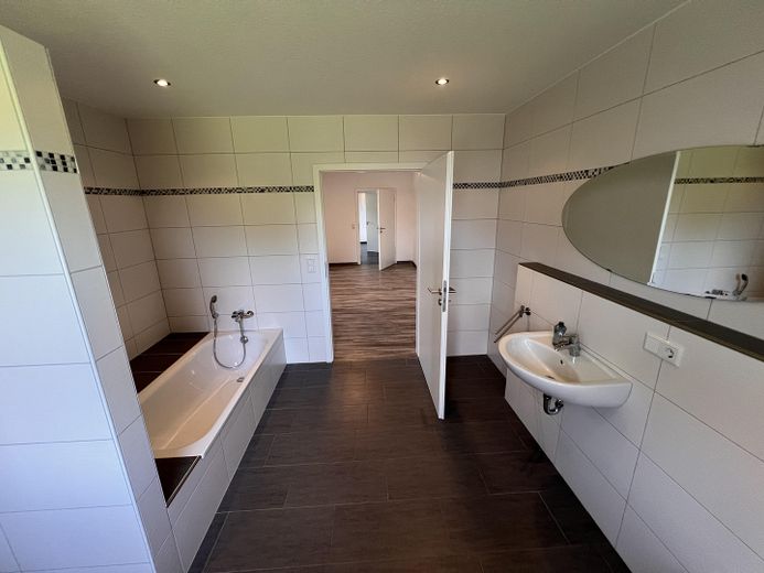 Casa unifamiliare a Schwabstedt, con impianto fotovoltaico, accumulo e solare termico – Badezimmer