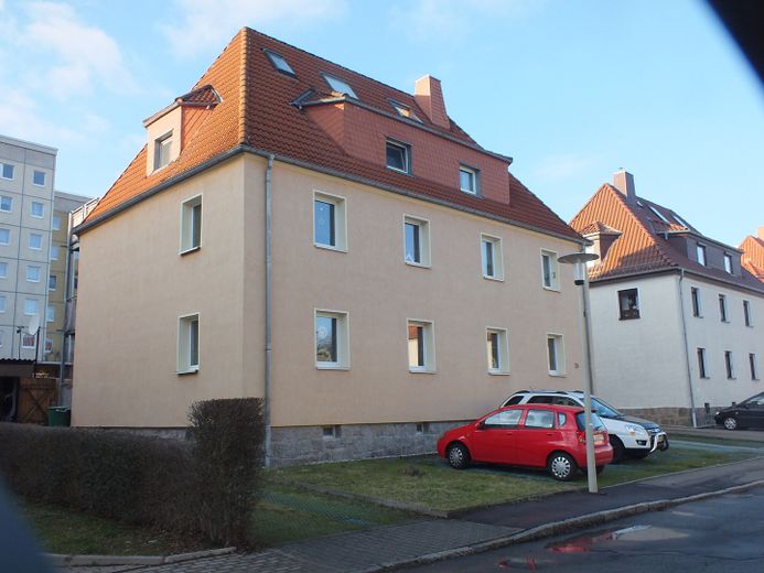 1 ZKB + Balkon in Zwickau-Auerbach, Dachgeschoss-Wohnung mit EBK – Straßenseite