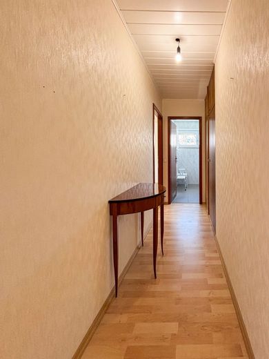 Premium-Angebot: Gonsenheim! 2-ZKB-Whg mit TG &amp; Balkon! Freigestellt! Gut vermietbar, WG geeignet – Flur