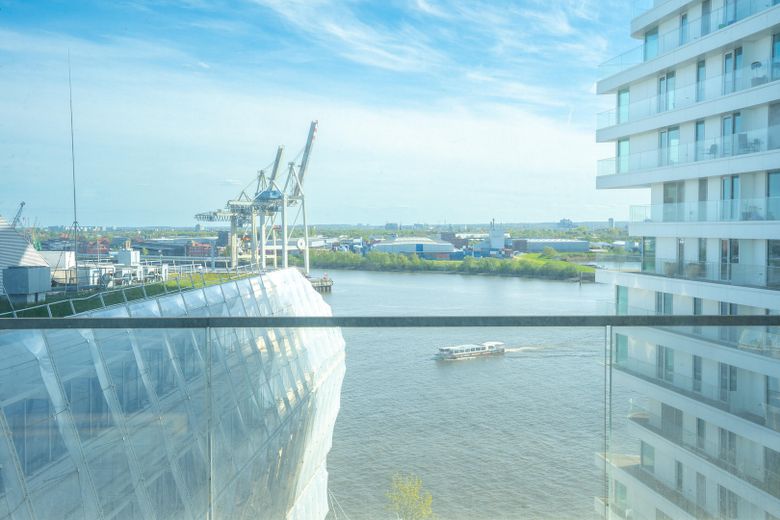 Designwohnung im Marco Polo Tower – mit Blick auf das Wendebecken des Hafens – Wendebecken im Hafen