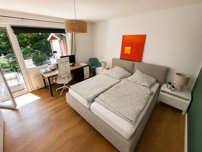Zentrale & ruhige Wohnung mit Garten mitten in Hamburg – Schlafzimmer