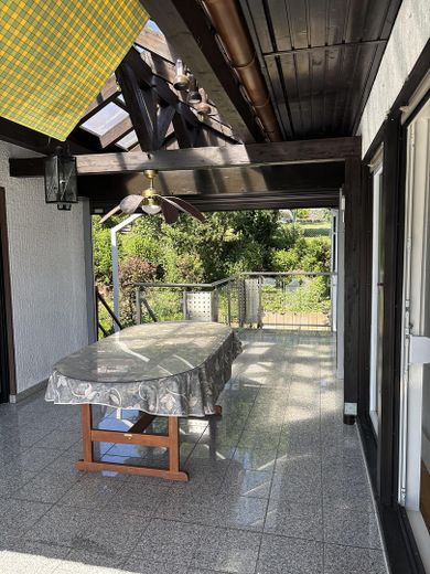 Balkon mit Blick in den Garten