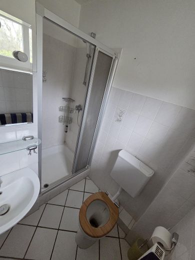 Gäste-WC mit Dusche