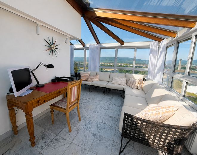 Möblierte Wohnung mit Panoramaterrasse & Weitblick – Wintergarten 