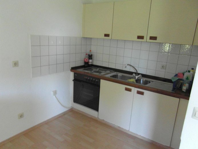 Appartamento affittato di 1,5 locali con balcone sull’Ulm Kuhberg – Essbereich mit Einbauküche
