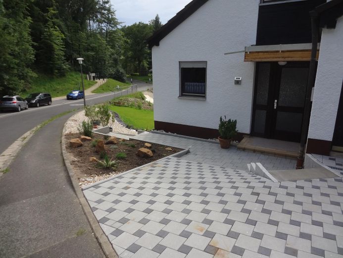 Hauseingang, Garagenzufahrt