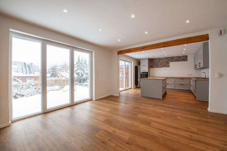 1-Fam. Haus in Harrislee inkl. tollem Grundriss, EBK &amp; Fernwärme – EG Wohnen Küche 2