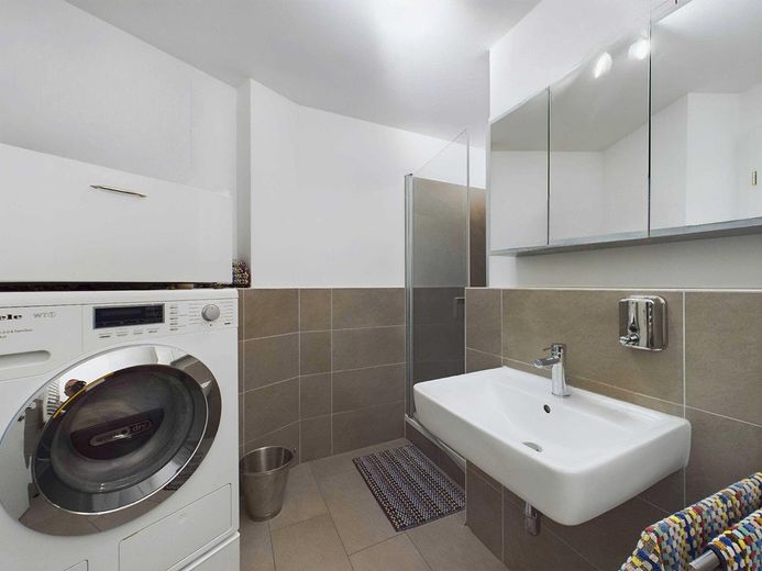 Premium Wohnen in Wandsbek: Helle Neubauwohnung mit Loggia und Team 7 Massivholzküche und Tiefgarage – Foto 5