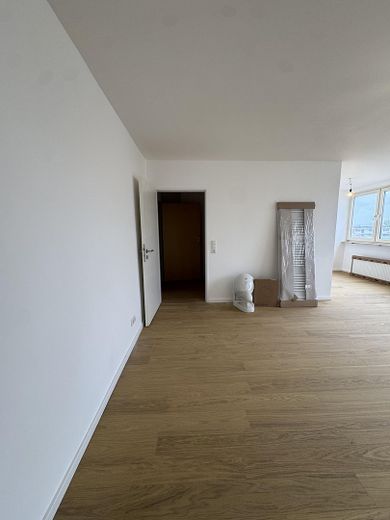 Erstbezug nach Sanierung. Sehr Helle 2 Zimmer Wohnung mit Einbauküche – Photo 3