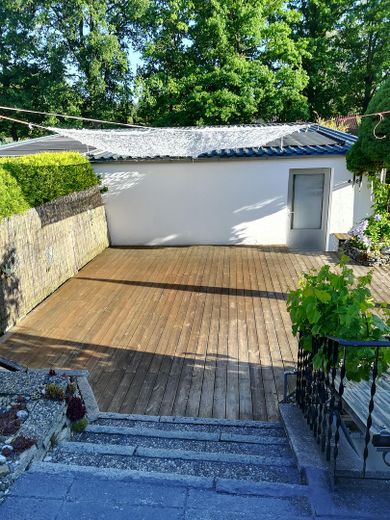 Bungalow bien entretenu avec piscine – Relax Zone