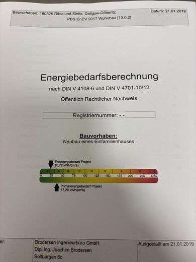 !SAHİBİNDEN SATILIK! Çift garajlı ve ısıtmalı havuzlu, son derece bakımlı 6 odalı şehir villası – Energiebedarfsberechnung
