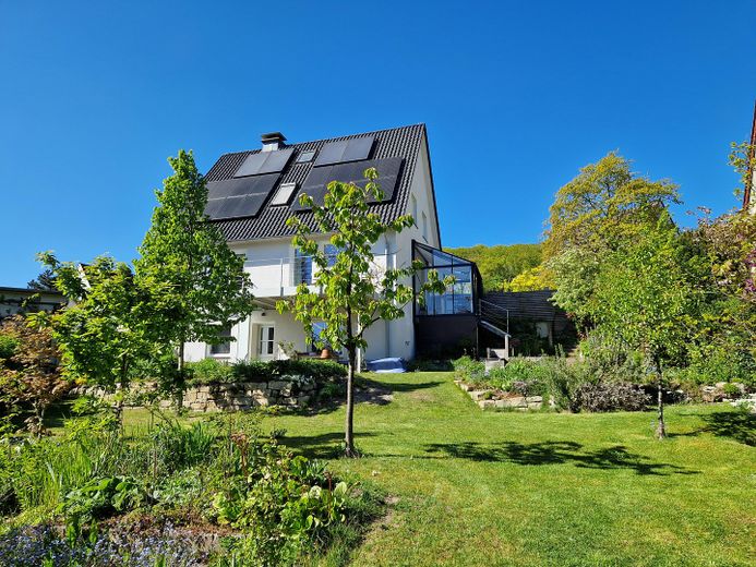 Nachhaltig und modern wohnen – einfach Einziehen. Weitblick am Südhang – Garten