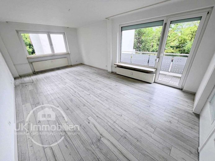 5-Zi RaumRiese mit XXL-Balkon + Close2 Japanese School – Wohnzimmer Zi1