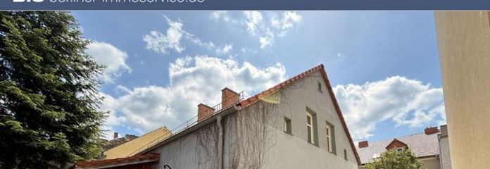 Будинок з історією. Земельна ділянка з майбутнім. — із додатковим потенціалом забудови