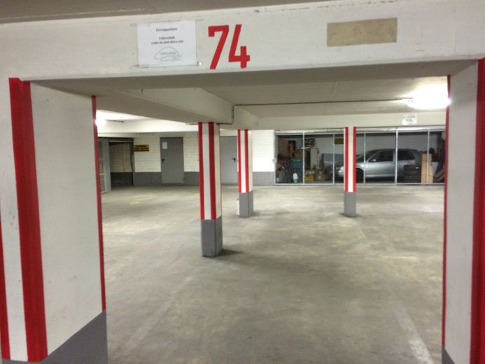 Büroräume oder Ladenlokal zu vermieten – Tiefgaragenplatz im 2. UG