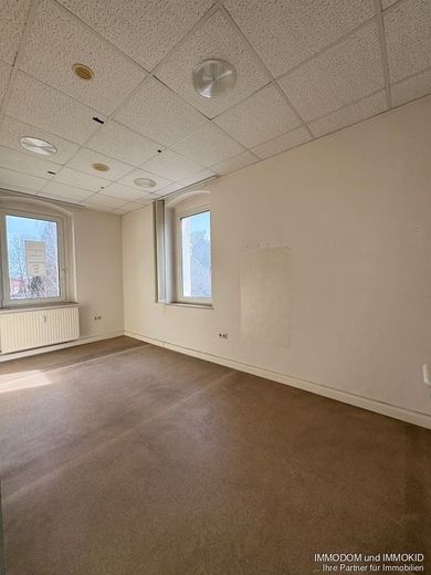 Vielseitige Büro- oder Praxiseinheit (ehem. Physiotherapie) preiswert zu vermieten! – Innenansicht