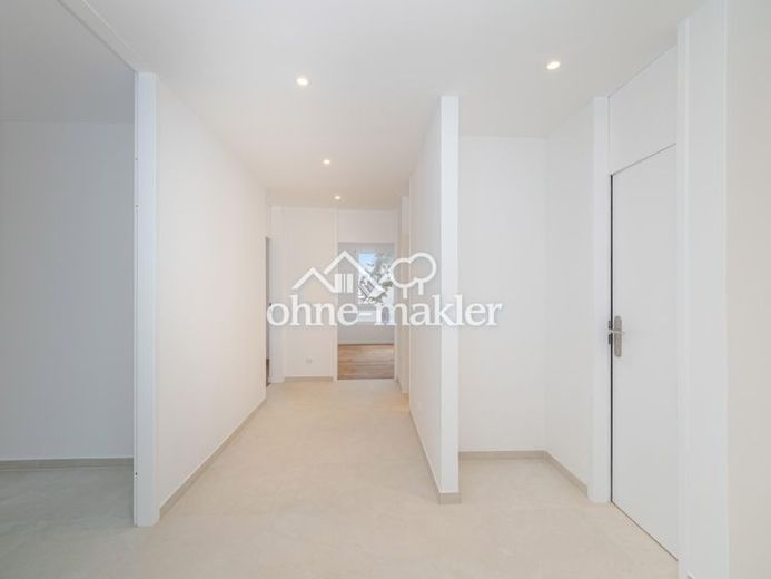 Traumhaft modernisierte 3-Zimmer-Wohnung mit zwei Sonnenbalkonen in München-Neubiberg – Foto 1