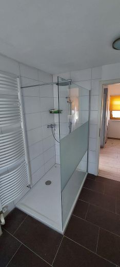 Hazır bir ev değil. Kendi EVİNİZİ yaratma fırsatı – Dusche OG