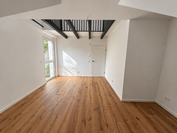 Modernes Reiheneckhaus Stuttgart-Stammheim – Erstbezug nach Kernsanierung – 2. OG (KI-Opt)
