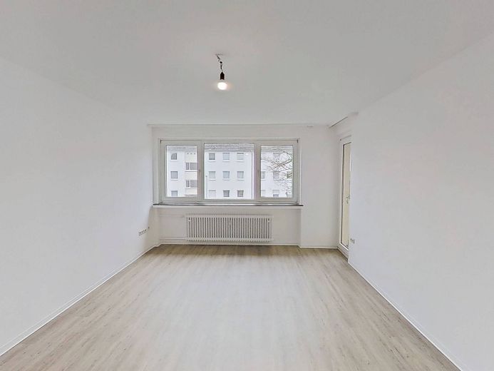Komfortabel ausgestattete 4-Zimmer-Wohnung mit BALKON – Ansicht I: Wohn- und Esszimmer