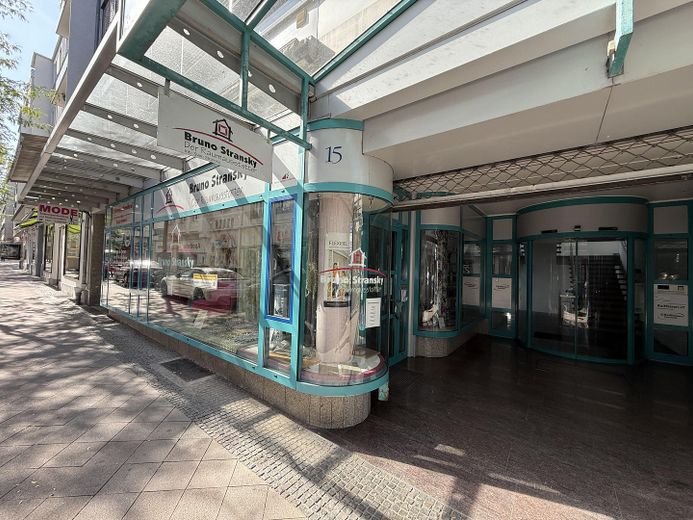 Ladengeschäfte im EG