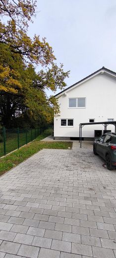 Frontansicht/Parkfläche