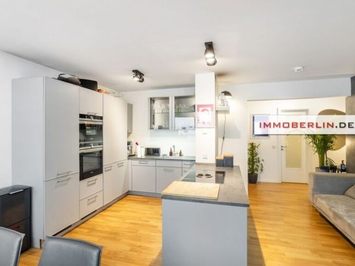 IMMOBERLIN.DE - Energieeffizienzklasse A: Moderne Wohnung mit großzügigem Balkon & Tiefgaragenplatz – Foto 1