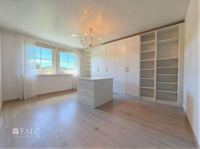 ***Elliehausen - Großzügige 4 Zimmer Dachgeschosswohnung mit Außenstellplätzen*** – Ankleideraum