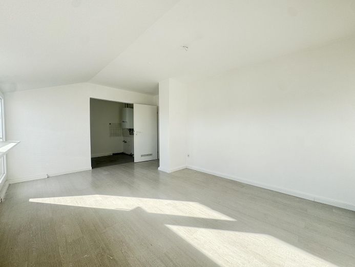 D`Bilk Uni / Top Provisionsfrei ! Super 2 Zimmer Wohnung – Wohnzimmer